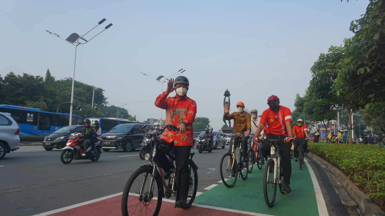 Anies Baswedan Serukan Seluruh Warga Jakarta Naik Sepeda ke Kantor