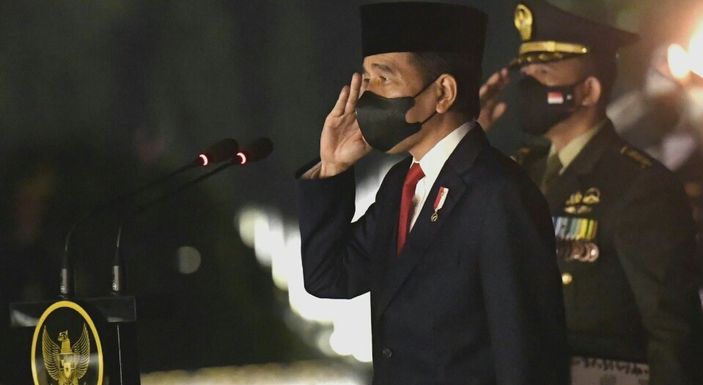 Jokowi di Taman Makam Pahlawan Kalibata, Jakarta Selatan /Twitter